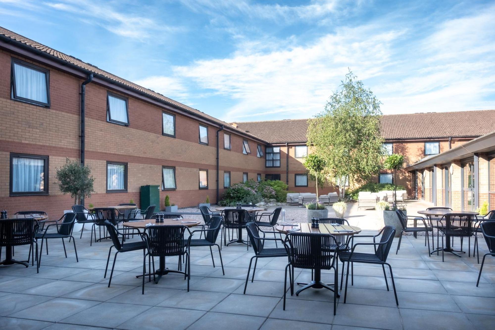 Burleigh Court Hotel And Leisure Loughborough Exterior photo